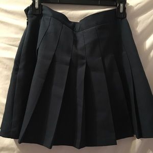 dark green pleated skirt